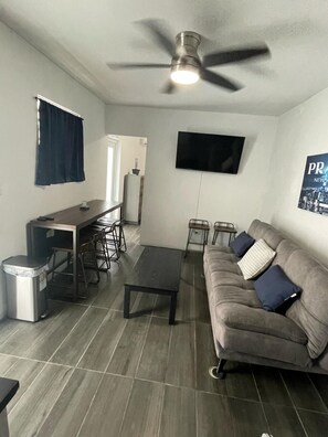 Smart TV - Oceanview Villa - Casita (Arecibo)