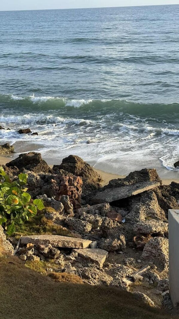 Beach nearby, sun-loungers, beach towels