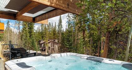 River Views | Luxury Modern Design | Walk To Downtown