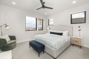 4 camere, una scrivania, ferro/asse da stiro, culla da viaggio