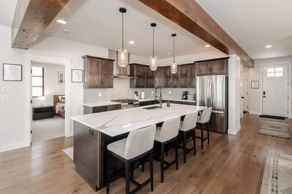 Réfrigérateur, micro-ondes, four, lave-vaisselle