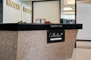 Hus | Reception