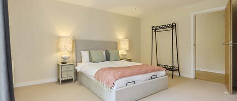 2 Schlafzimmer, Schreibtisch, WLAN, Bettwäsche