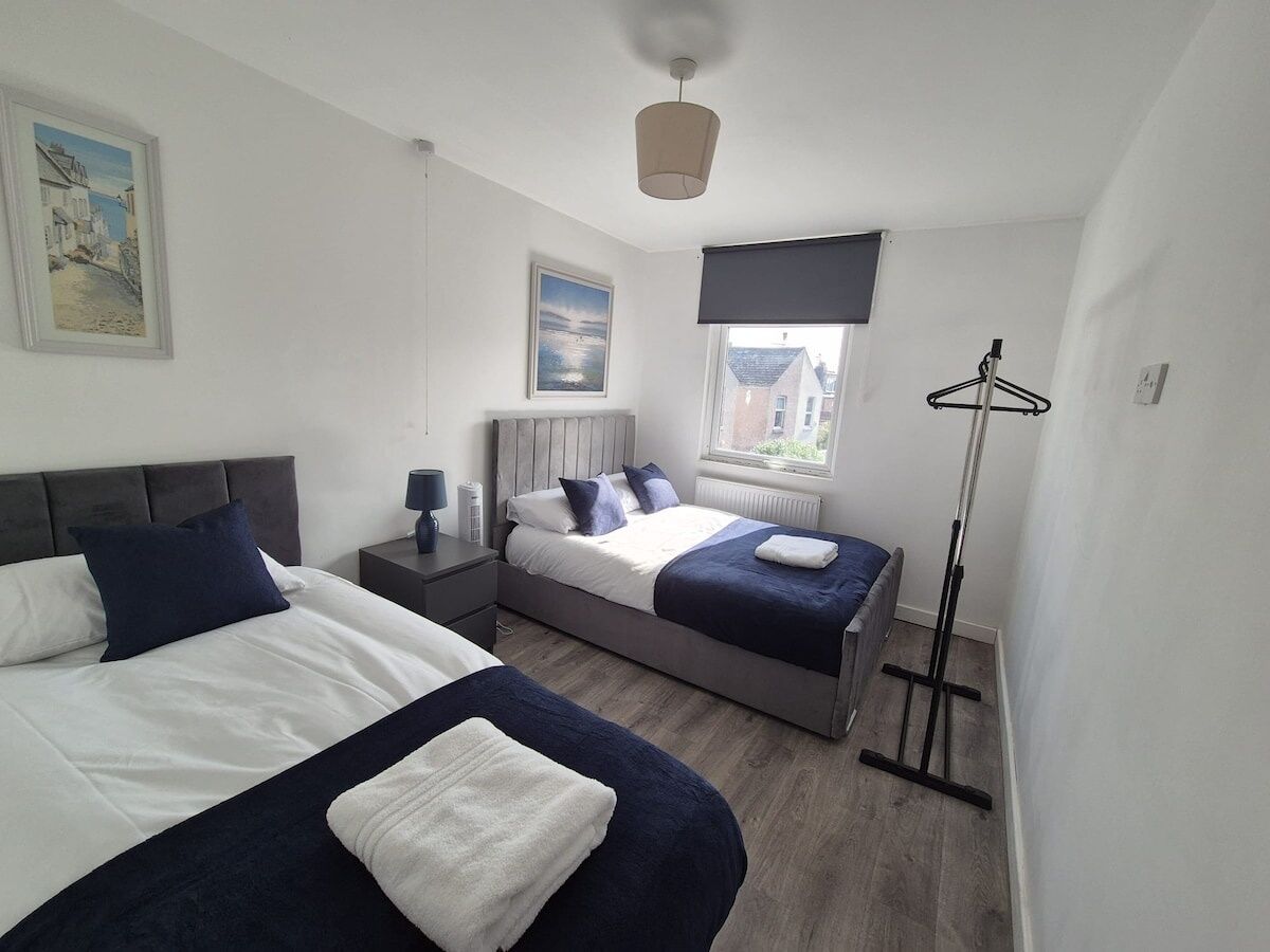 4 bedrooms, internet, bed sheets