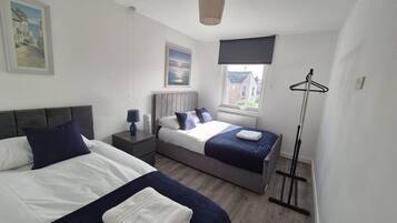 4 bedrooms, internet, bed sheets