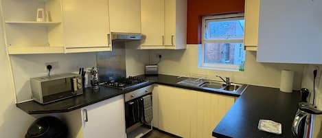 Fridge, oven, stovetop, cookware/dishes/utensils