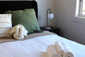 2 chambres, fer et planche à repasser, Wi-Fi, draps fournis