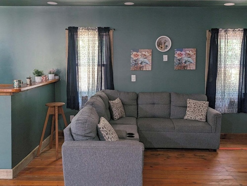 The Indigo House - 2 Bedroom Island Home