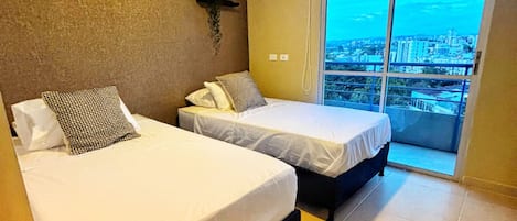 Ferros/tábuas de passar roupa, acesso à internet, roupa de cama
