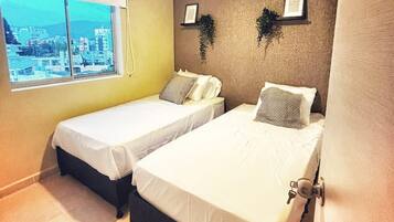 4 bedrooms, iron/ironing board, internet, bed sheets
