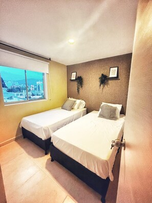 4 bedrooms, iron/ironing board, internet, bed sheets