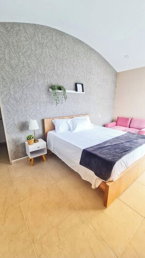 4 slaapkamers, een strijkplank/strijkijzer, internet, beddengoed