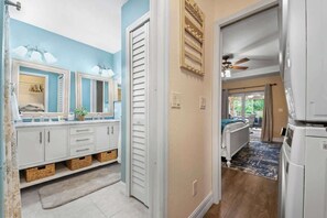 3 chambres, fer et planche à repasser, Wi-Fi, draps fournis