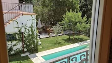 Habitación doble clásica, balcón, vista al jardín | Vista del balcón
