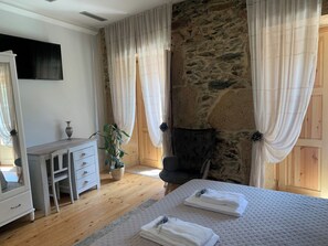 Classic Double Room, Balcony, Garden View