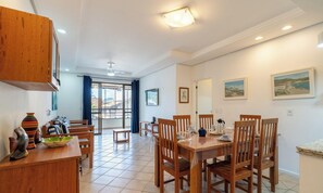 Basic Apartment | Dining - Apto com Vista Mar a 214m da Praia - BLU0206 (Florianópolis)