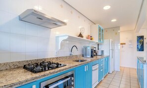 Apartamento básico | Cozinha privada | Talheres/pratos/utensílios de cozinha
