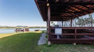 Basic Apartment | Terrace/patio