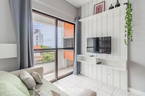 Apartamento básico | Área de estar | Smart TV 32 polegadas com canais digitais