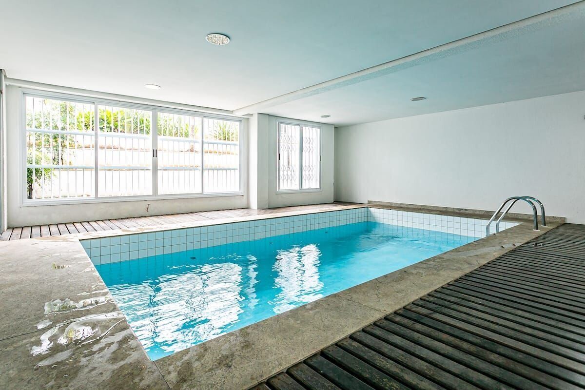 Una piscina techada