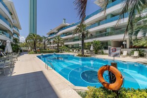 حمّام سباحة خارجي