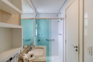 Basic Apartment | Bathroom | Shower