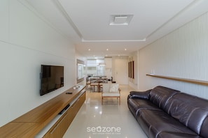 Living area - Apart in Cond. w/ Access to Beach and Pool Ave0232 (Florianópolis)