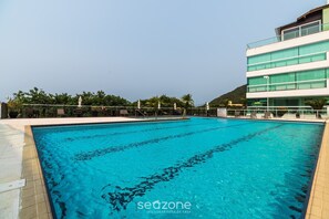 室外游泳池