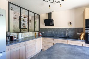 Fridge, microwave, oven, dishwasher