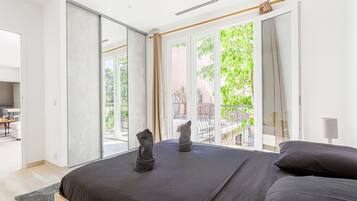 2 bedrooms, iron/ironing board, free WiFi, bed sheets