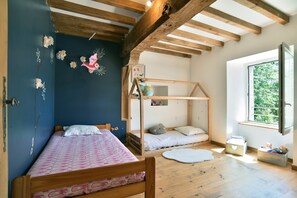 3 dormitorios, tabla de planchar con plancha, wifi gratis y ropa de cama