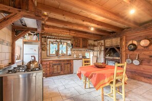 Fridge, oven, dishwasher, coffee/tea maker