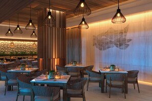 9 restaurantes, se sirve desayuno 