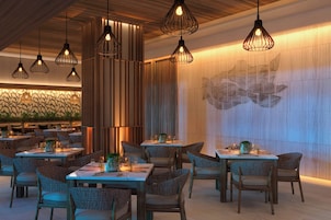 9 restaurantes; se sirve desayuno, almuerzo y cena
