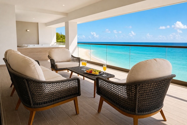 Luxury Chairman Ocean Front Two Bedroom Suite Diamond Club | Utsikt mot havet/stranden