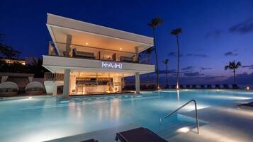 3 bars/lounges, swim-up bar