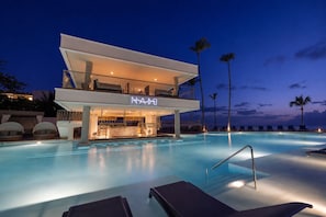 3 bars/lounges, swim-up bar