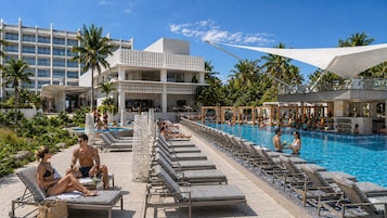Poolside bar