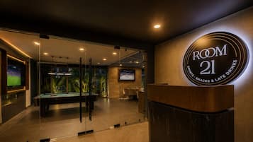 3 bars/lounges, swim-up bar