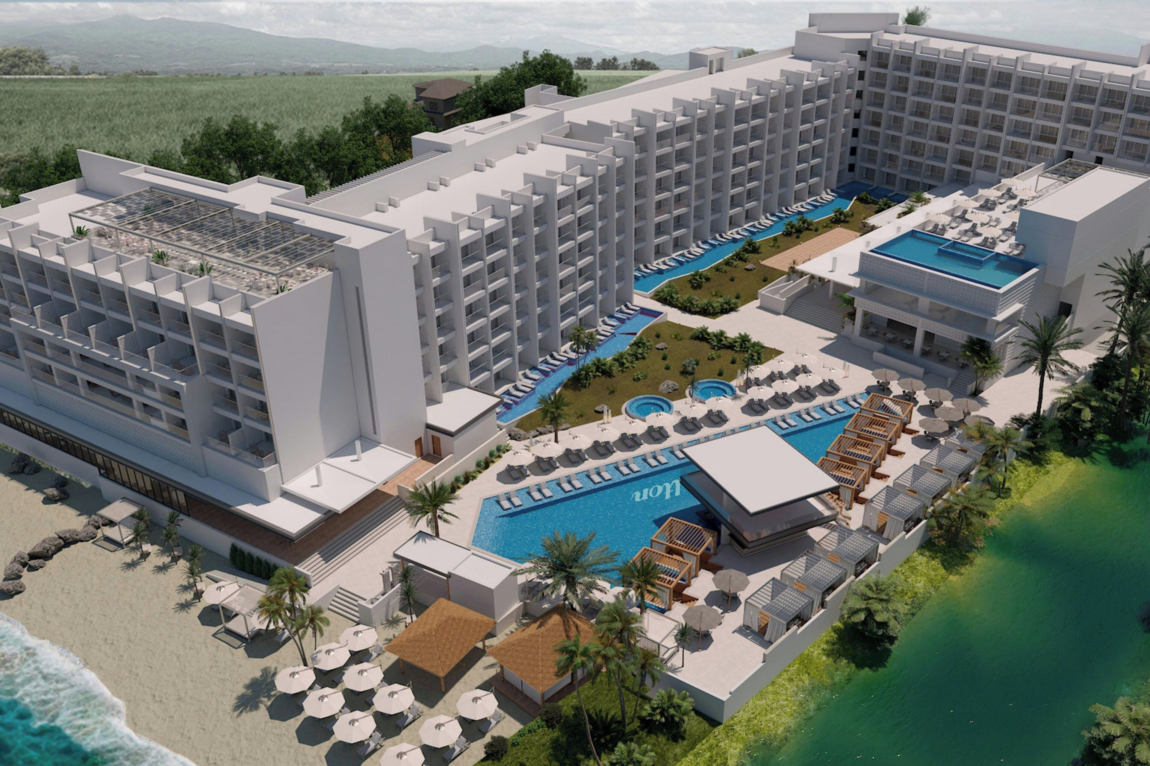 3 bars/lounges, swim-up bar