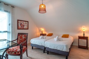 4 bedrooms, iron/ironing board, free WiFi, bed sheets