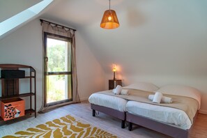 4 soverom, strykejern/-brett, wi-fi (inkludert) og sengetøy