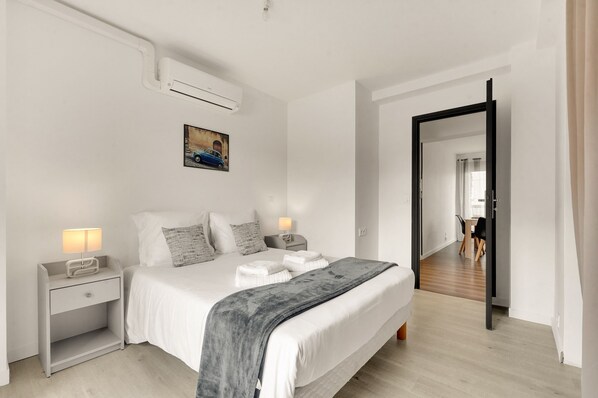 2 slaapkamers, een strijkplank/strijkijzer, gratis wifi, beddengoed