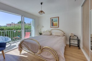 2 bedrooms, iron/ironing board, free WiFi, bed sheets
