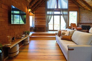 华丽木屋, 私人游泳池, 山景 | 起居区 | 平板电视