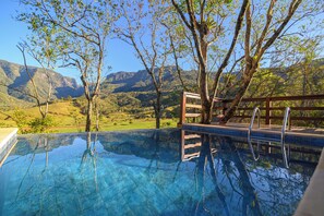 Chalet Deluxe, piscine privée, vue sur la montagne | Terrasse/patio