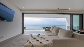 Deluxe Apartment, Beach View | Premium bedding, down comforters, blackout drapes, soundproofing