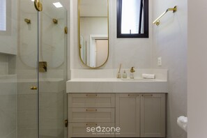 Basic Apartment | Bathroom