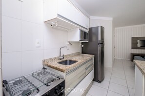 Basic Apartment | Private kitchen