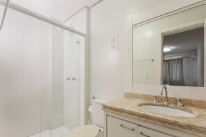 Basic Apartment | Bathroom